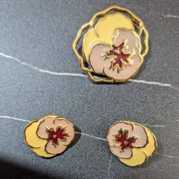Vintage Enamel Pansy Brooch & Clip-On Earrings Set Yellow Floral Gold-Tone Acces - Picture 4 of 5
